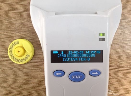 Dierenmicrochipscanner en eenvoudig te dragen apparaat dat meerdere microchipfrequenties ondersteunt voor de identificatie van dieren