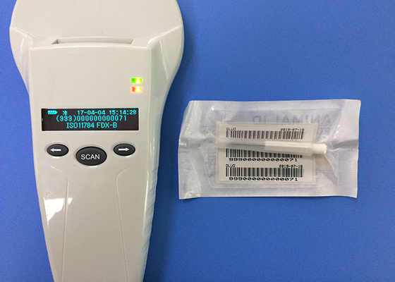 De grijze RFID-Hand van de Microchipscanner - die voor Dierlijk Beheer, 12 Urenwerktijden wordt gehouden